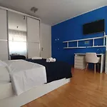 Le Monde Apartment Split
