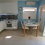 Le Monde Apartment Split