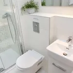 Le Monde Apartment Split