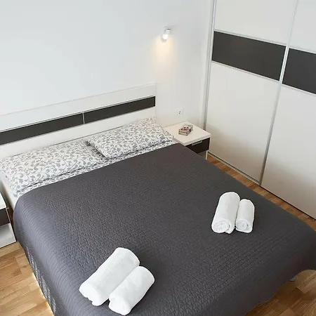 Le Monde Apartment *
