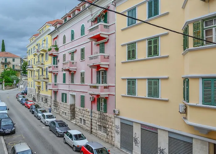 Le Monde Apartment *