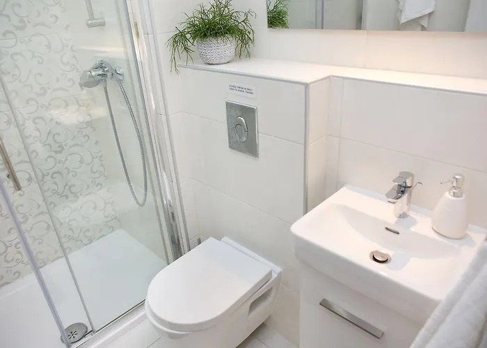 Le Monde Apartment Split